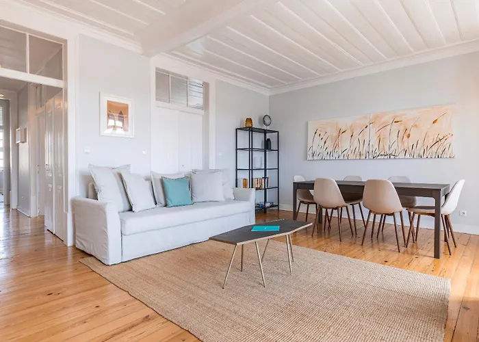 Sunny Belem Home By Lovelystay